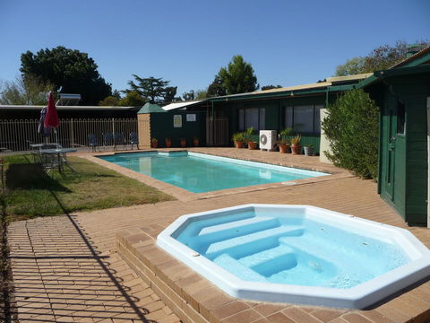 The Wine Vine Hotel - Mackay Tourism 21