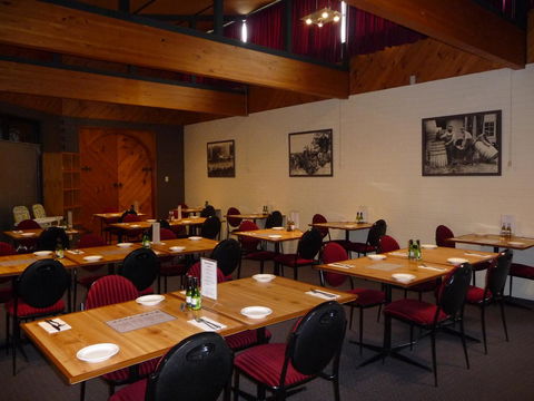 The Wine Vine Hotel - Mackay Tourism 7