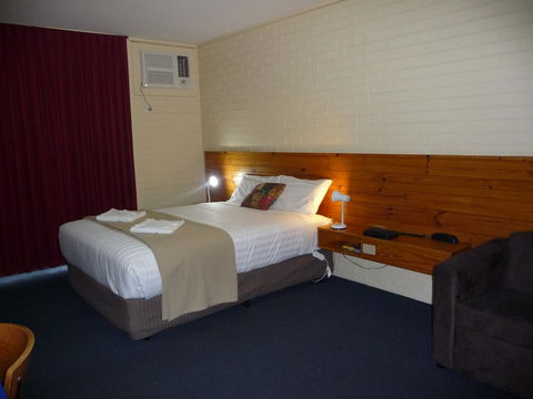 The Wine Vine Hotel - Mackay Tourism 5