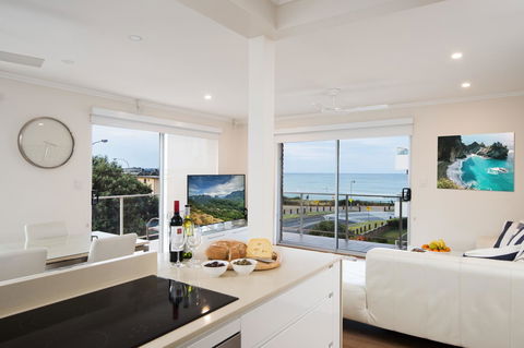 Stylish 3 Bedroom Beachview Apartment - Mackay Tourism 5
