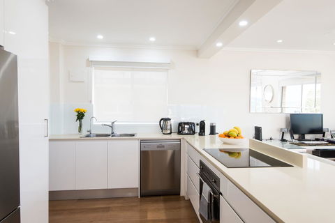 Stylish 3 Bedroom Beachview Apartment - Mackay Tourism 6