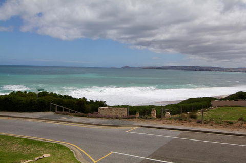 Southern Sands\' Beachfront Apartment - Mackay Tourism 0