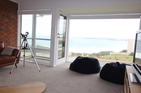 Southern Sands\' Beachfront Apartment - Mackay Tourism 2