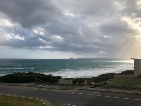 Southern Sands\' Beachfront Apartment - Mackay Tourism 17