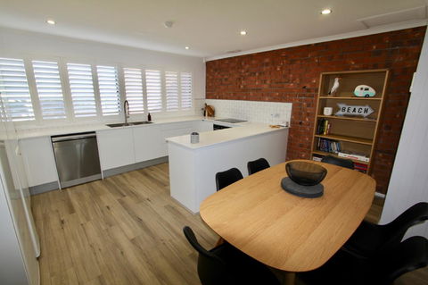 Southern Sands\' Beachfront Apartment - Mackay Tourism 7