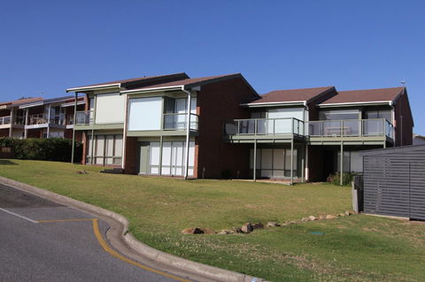 Southern Sands\' Beachfront Apartment - Mackay Tourism 1