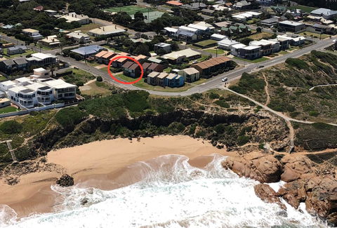 Southern Sands\' Beachfront Apartment - Mackay Tourism 15