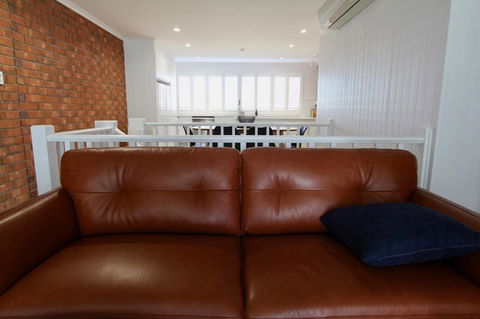 Southern Sands\' Beachfront Apartment - Mackay Tourism 6