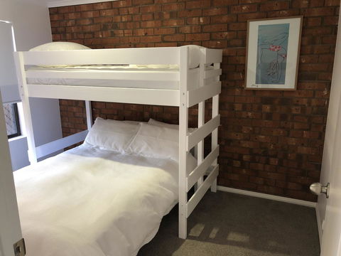 Southern Sands\' Beachfront Apartment - Mackay Tourism 14
