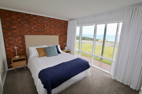 Southern Sands\' Beachfront Apartment - Mackay Tourism 13
