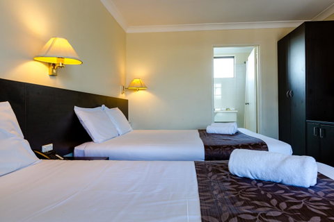 Abcot Inn - Mackay Tourism 11