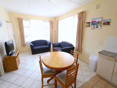 Robe Central Motel - Mackay Tourism 22