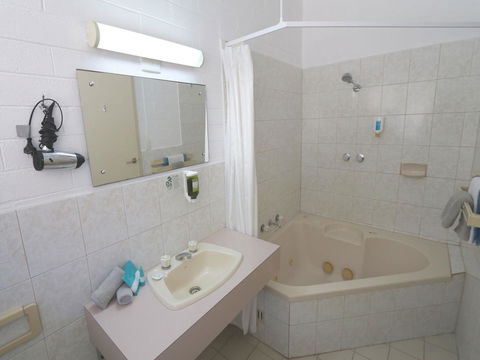 Robe Central Motel - Mackay Tourism 11