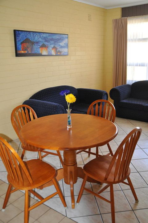 Robe Central Motel - Mackay Tourism 27