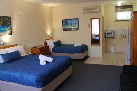 Robe Central Motel - Mackay Tourism 34