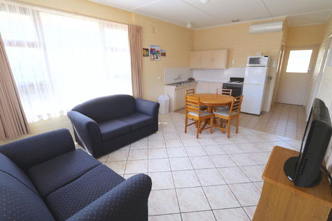 Robe Central Motel - Mackay Tourism 13