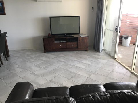 Beachside & Jetty View Apartment 6 - Captain\'s Apt - Mackay Tourism 34