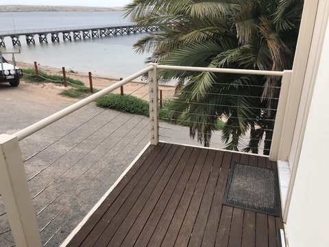 Beachside & Jetty View Apartment 6 - Captain\'s Apt - Mackay Tourism 10