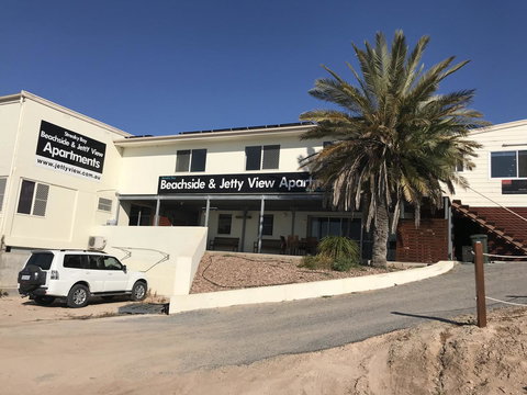 Beachside & Jetty View Apartment 6 - Captain\'s Apt - Mackay Tourism 11