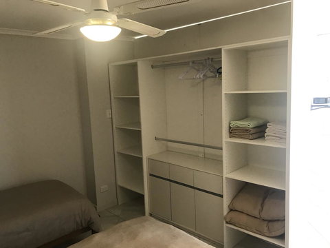 Beachside & Jetty View Apartment 6 - Captain\'s Apt - Mackay Tourism 3