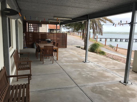 Beachside & Jetty View Apartment 6 - Captain\'s Apt - Mackay Tourism 37
