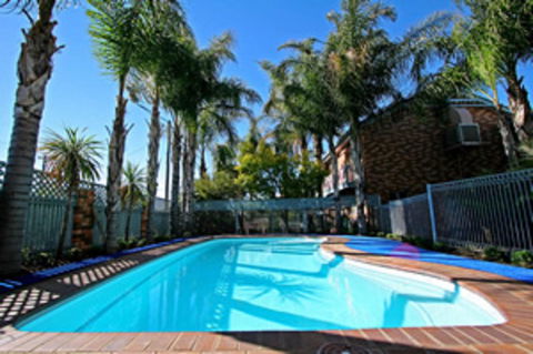 Cattlemans Country Motor Inn & Serviced Apartments - Mackay Tourism 0
