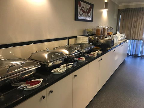 Cattlemans Country Motor Inn & Serviced Apartments - Mackay Tourism 5
