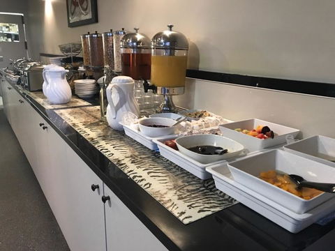 Cattlemans Country Motor Inn & Serviced Apartments - Mackay Tourism 4
