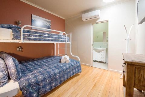 Port Lincoln Studio Apartments - Mackay Tourism 4