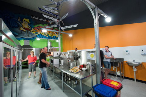 Port Lincoln Studio Apartments - Mackay Tourism 26