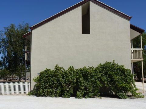 Coonawarra Motor Lodge - Mackay Tourism 8