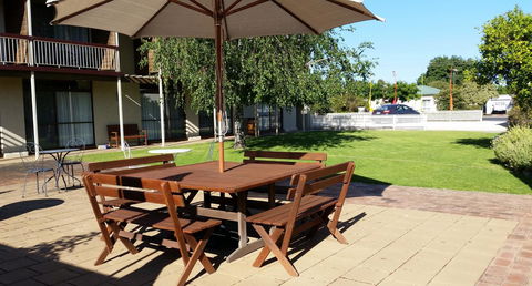 Coonawarra Motor Lodge - Mackay Tourism 14