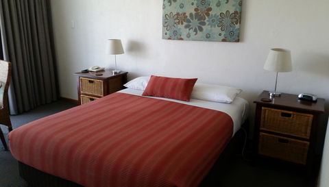 Coonawarra Motor Lodge - Mackay Tourism 18