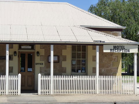 Coonawarra Motor Lodge - Mackay Tourism 5