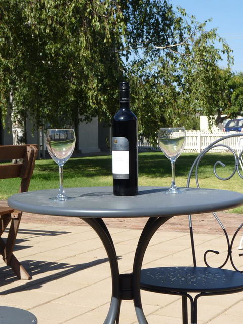 Coonawarra Motor Lodge - Mackay Tourism 4