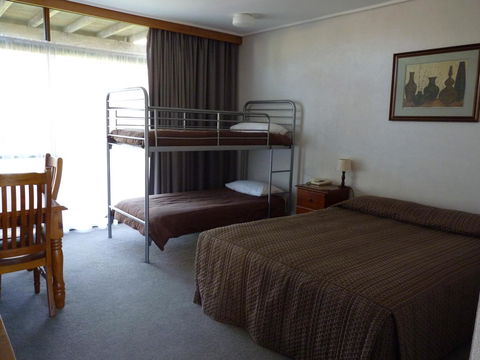 Coonawarra Motor Lodge - Mackay Tourism 10