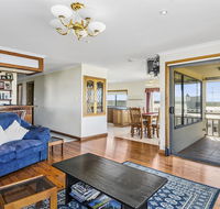 Rocks Retreat House with Sea Views - Mackay Tourism