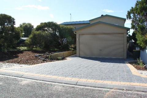LAS ARENAS - The Sands - BEACH HOUSE - Mackay Tourism 0