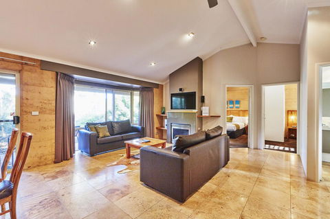 Eight Willows Retreat - Mackay Tourism 18