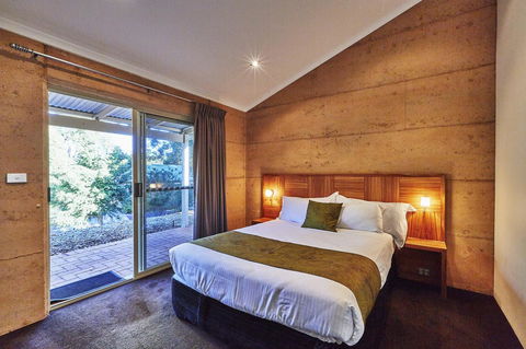 Eight Willows Retreat - Mackay Tourism 26