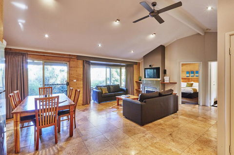 Eight Willows Retreat - Mackay Tourism 35