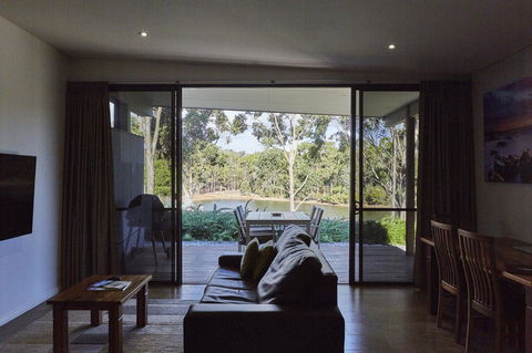 Eight Willows Retreat - Mackay Tourism 5