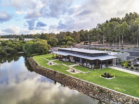 Eight Willows Retreat - Mackay Tourism 28