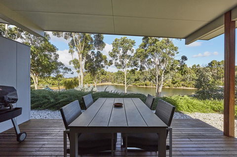Eight Willows Retreat - Mackay Tourism 4