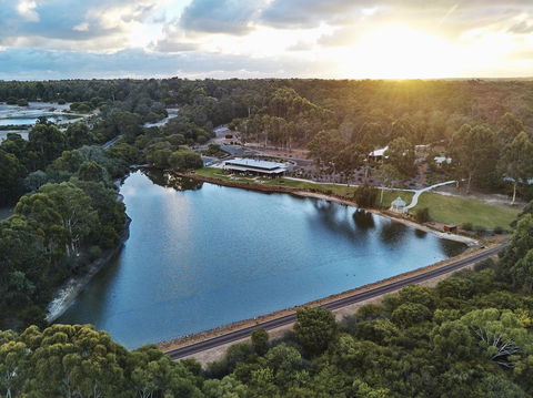 Eight Willows Retreat - Mackay Tourism 0