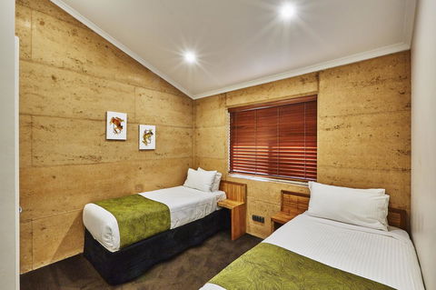 Eight Willows Retreat - Mackay Tourism 15