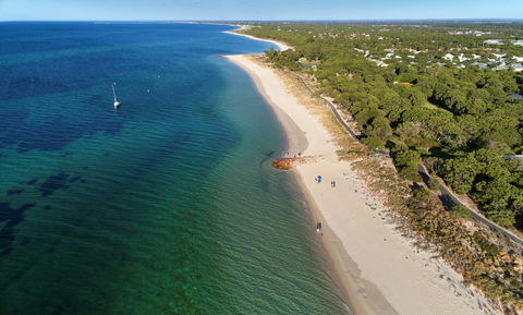 Abbey Beach Resort - Mackay Tourism 3