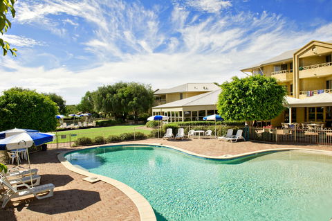 Abbey Beach Resort - Mackay Tourism 7