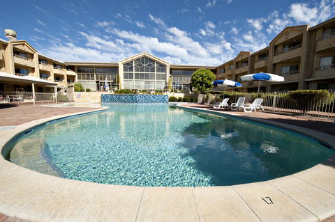 Abbey Beach Resort - Mackay Tourism 1