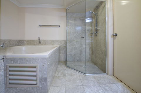 Abbey Beach Resort - Mackay Tourism 25